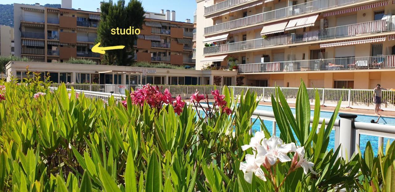 Les Caroubiers Roquebrune-Cap-Martin Exterior foto